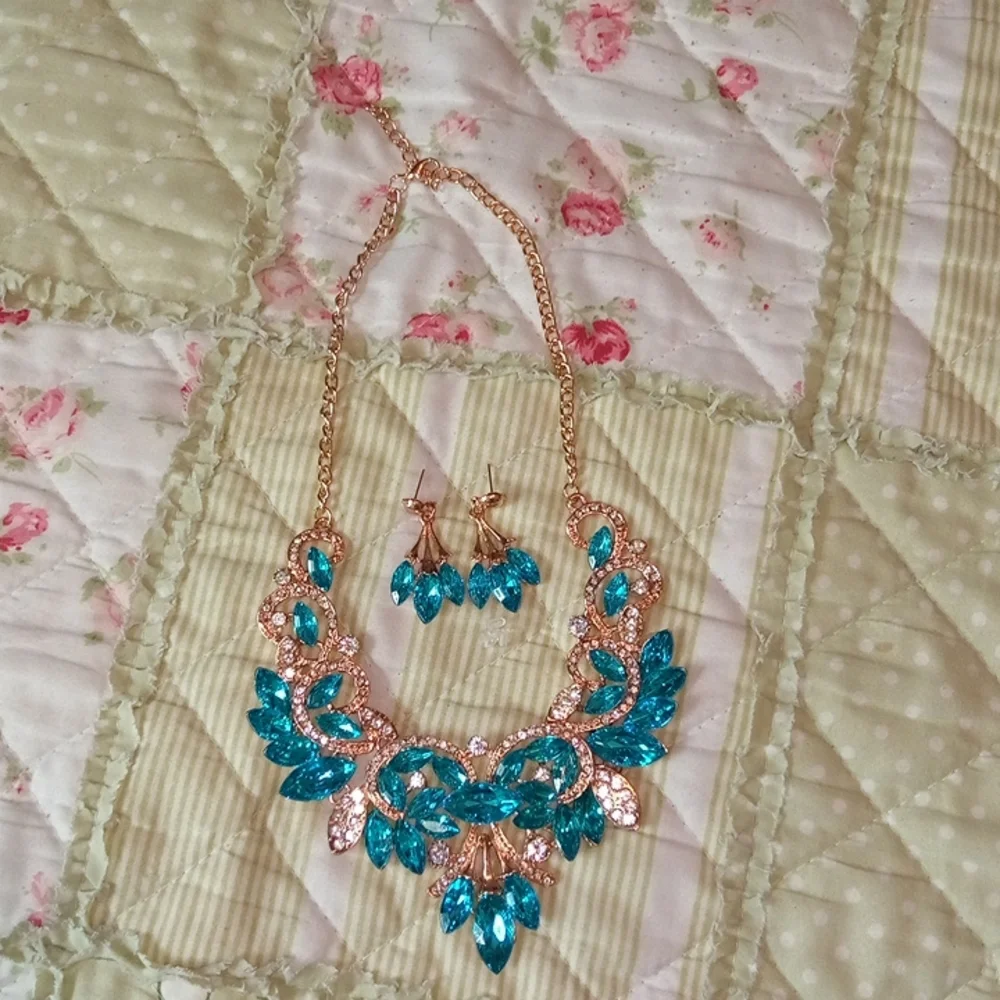 Aquamarine Rhinestone Set - Picture 4 of 4